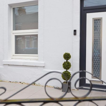 Outstanding Modernised 3/4 Double Bedroomed House Littlehampton Esterno foto
