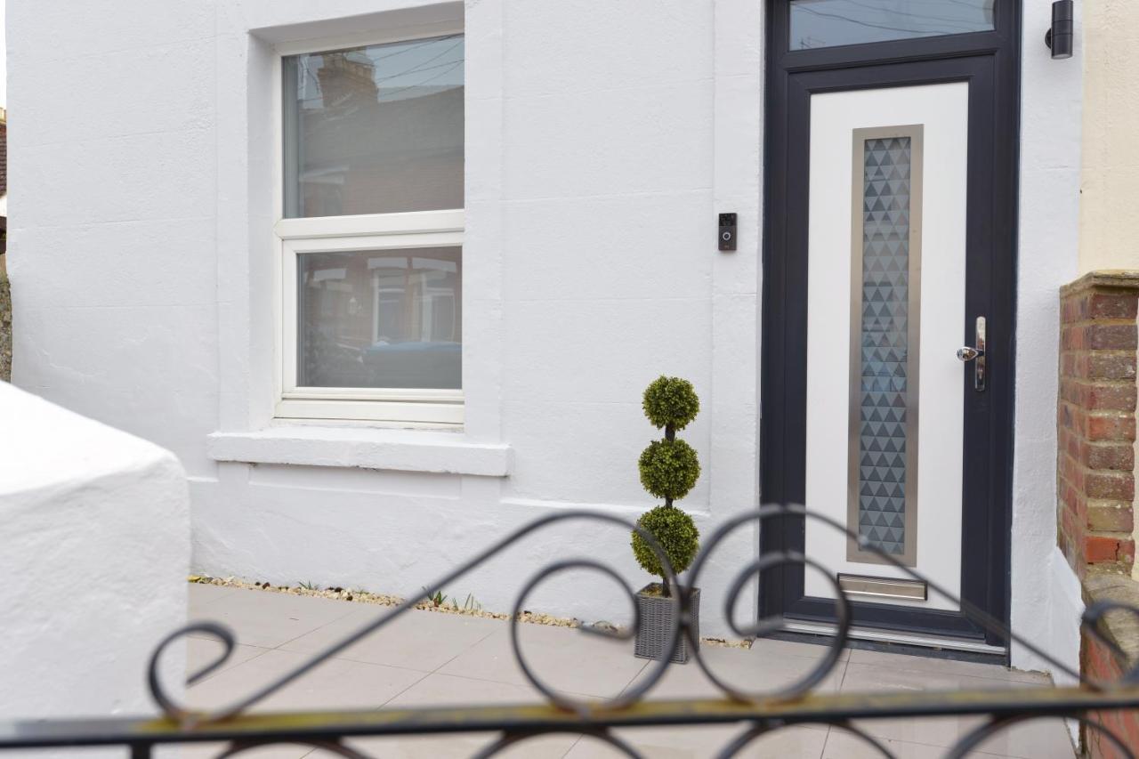 Outstanding Modernised 3/4 Double Bedroomed House Littlehampton Esterno foto